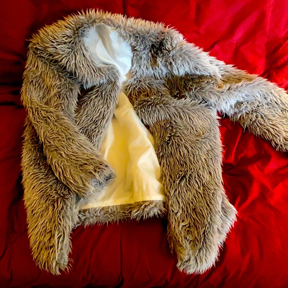Faux fur coat. SHEIN XS